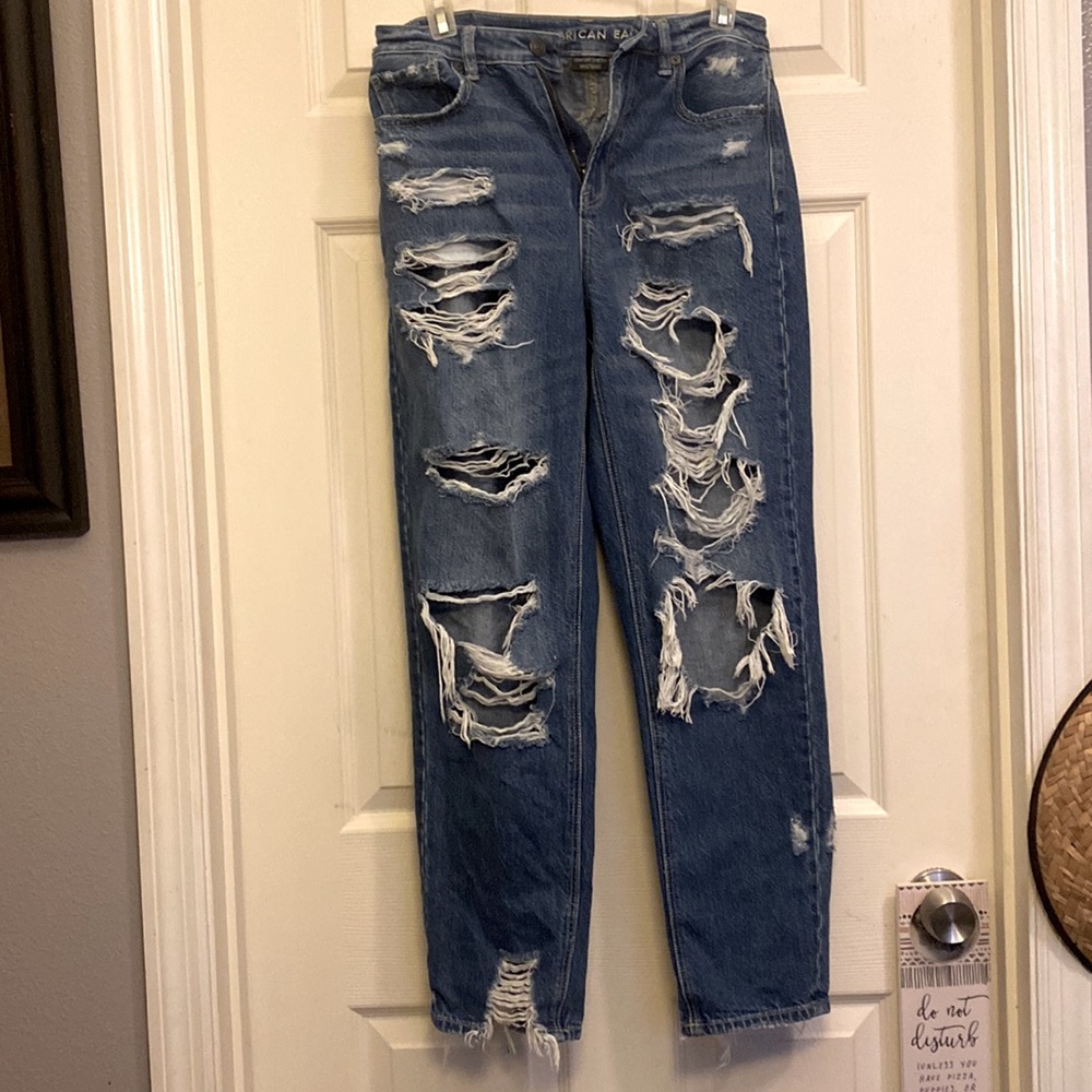 American eagle size 4 distressed jeans